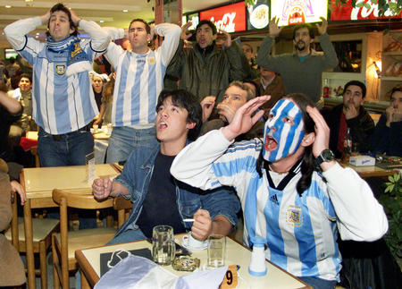 1st-50-argentina-sweden-fans.jpg